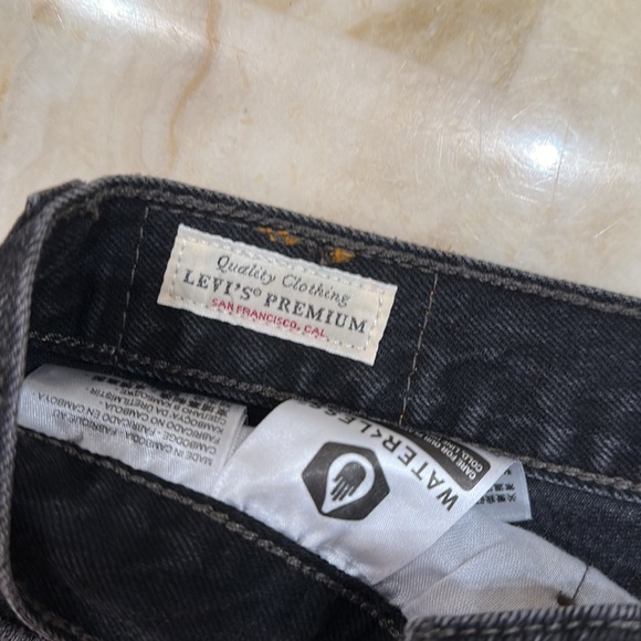 Levi's® Premium
501® HIGH RISE WOMEN'S SHORTS W26 - Picture 7 of 9